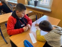 Z cyklu „Lekcje nie muszą być nudne” na języku polskim w 4a