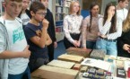 Klasa 8b na warsztatach bibliotecznych w Bibliotece Śląskiej