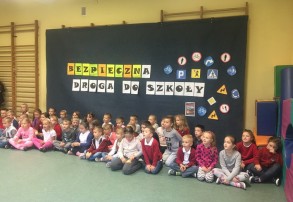 Spotkanie klas I z policjantem w SP 13