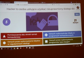 Warsztaty "Pozostań bezpieczny w sieci" w I LO i GM4