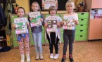 Uczniowie klasy 1b wykonali swoje pierwsze jesienne lapbooki 