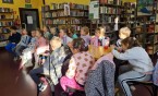 KLASA 1B Z WIZYTĄ W BIBLIOTECE MIEJSKIEJ.