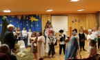 Jasełkowa wizyta SP 6 w Miejskiej Bibliotece Publicznej