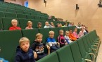 Klasy pierwsze w kinie na świątecznym seansie w Parku Tradycji . Oglądamy film „Świąteczna…