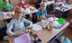 Dzisiaj w klasie 2b owocowe szaleństwo. Dzieci przygotowywały pyszne, zdrowe i pożywne sałatki…