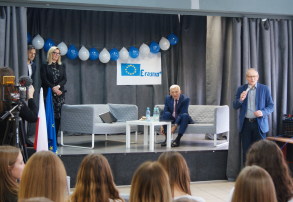 Spotkanie z Jerzym Buzkiem w V Liceum