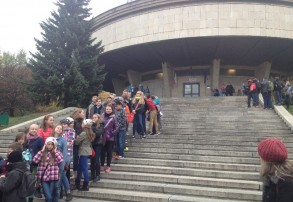 A jednak się kręci... Uczniowie SP13 w Planetarium Śląskim