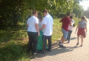 Trzynastka sprząta świat