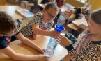 Zabawy i doświadczenia z wodą w klasie 1a