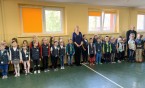 Wspólne śpiewanie Hymnu Państwowego w Szkole Podstawowej nr 4