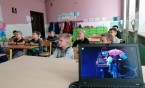 W poniedziałek 17 października klasa 3b połączyła się z internetowym Teatrem Dzieci Zagłębia i…