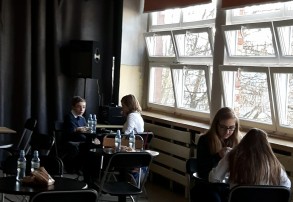W konkursie międzyszkolnym "Pierwiastek przez przypadki czyli matematyczno-polonistyczne…