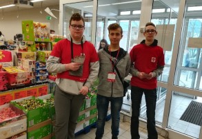 Wolontariusze z ZS2 w akcji "Tak, pomagam!"
