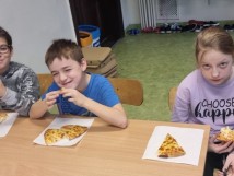 Dalszy ciąg Mikołajek w klasach 3. Wczorajsze świętowanie rozpoczęliśmy w Multikinie. Był…