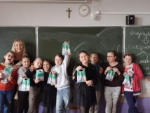 Dzień Kobiet w klasie 4a. Były miłe upominki oraz słodki poczęstunek