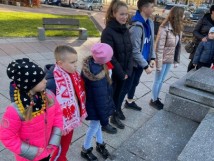 "1+8=integracja" - W ramach projektu klasy 1a i 8b wybrały się pod pomnik Czynu Powstańczego-…