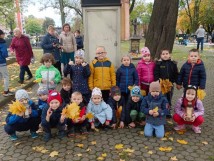 30 października dzieci z grupy "Zajączkòw" z Przedszkola nr 11 wybrały się na spacer na pobliski…