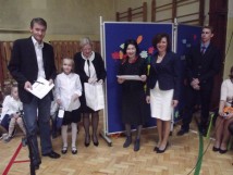 Wiktoria Szyłejko z V a laureatką  konkursu ,,List do taty”