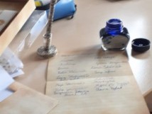 Z cyklu historia nie musi być nudna, przeglądaliśmy dziś pamiątki rodzinne uczniów klasy 4a, a…