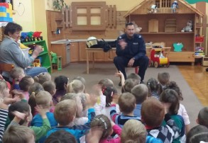 Wizyta policjanta w Przedszkolu NR 18