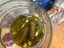 Pamiętacie nasze kiszenie ogórków sprzed tygodnia?? Dziś degustacja!! Ogórki są pyszne!!