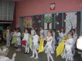 Występ zespołu tanecznego - klasy pierwsze
