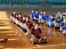 Dzisiaj do rywalizacji w siatkówce klas 7-8 przystąpili chłopcy ,którzy ukończyli zawody na VI…