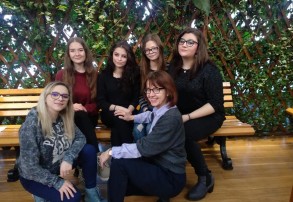 I LO "pod palmami"