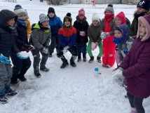 Gry i zabawy ruchowe na śniegu w klasie 1b