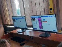 Uczniowie klas 6 rozwijają swoje umiejętności z informatyki
