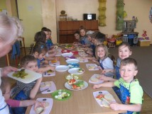 Dzieciaki z 18stki robią zdrowe kanapki
