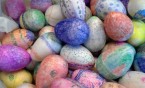 III A - przygotowuje pisanki na I SIEMIANOWICKIE POLOWANIE NA PISANKI