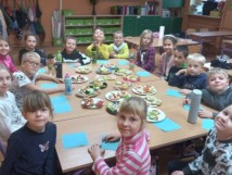 W ramach projektu "Z kulturą mi do twarzy " klasy 1 a zrealizowała zadanie 11 i 12  z Modułu III…