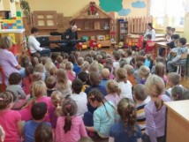 Świąteczne muzykowanie w Przedszkolu Nr 18
