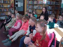04.02.2025 - wizyta Zajączków w Bibliotece filia nr 9, u Pani Joanny