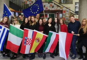 Mateja wita gości projektu "Erasmus +"