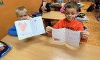 Klasa 2a, jako pierwsza już w czasie dzisiejszych zajęć przygotowała Laurki Życzliwości. Wszyscy…