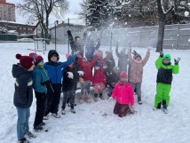 Gry i zabawy na śniegu w klasie 2a