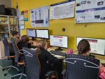 Dziś przyszła pora na młodszych uczniów. Mierzą się z zadaniami w Konkursie Informatycznym Bóbr…