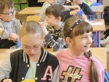 Zadanie uczniów klas 2a i 3a w ramach projektów „Mam uczucia, mam marzenia, mam autyzm” oraz…
