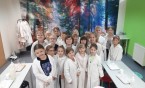 Uczniowie klas drugich na warsztatach kuchni molekularnej i zdrowego odżywiania