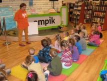 "Przecinek i kropka" Przedszkolaki z P18 w Empiku