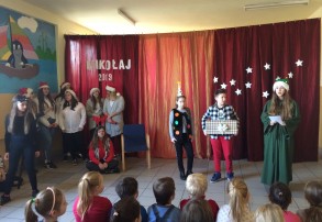 Spotkanie z Mikołajemw SP6 przedszkolaków z  P18