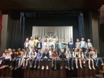 Klasy drugie w teatrze i na warsztatach teatralnych.