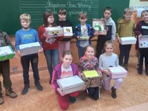 Z cyklu: Lekcje nie muszą być nudne...lektura w pudełku "Kapelusz Pani Wrony". ...Prace dzieci z…