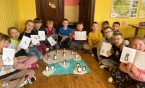 Makieta "Zaczarowana zagroda" w wykonaniu uczniów klasy 2a. 
