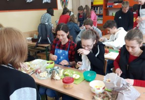 Zajęcia żywieniowe w klasach trzecich gimnazjum w SP nr 4