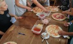 Zbliżający się Dzień Chłopaka kl.6a spędziła na warsztatach w pizzerii
