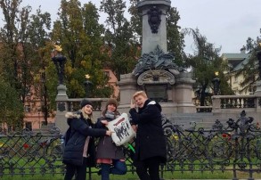 Obłędni medialni w obłędnej Warszawie