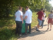 Trzynastka sprząta świat